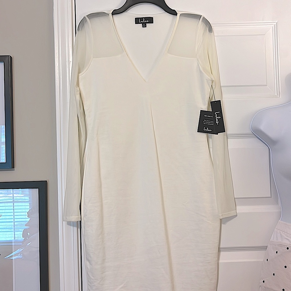 Off white Lulus dress with sheer sleeves NWT